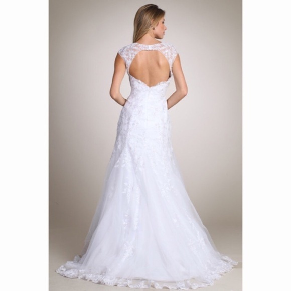 Mt162 Lace Appliqué Wedding Dress - Picture 4 of 6